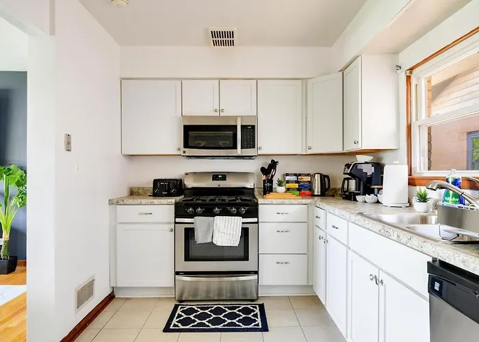 Curated For Cozy Longer Apartment Westmont